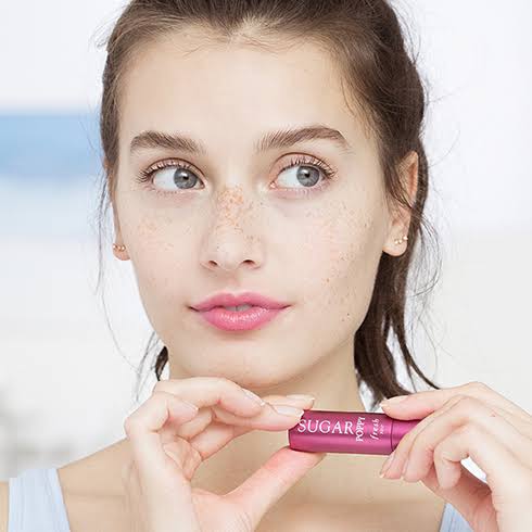 Fresh Poppy Tinted Lip Treatment SPF 15 เฉดสีแดงอมชมพูอันสดใสสะดุดตา แต่งแต้มสีสันที่สวยงามให้แก่เรียวปาก